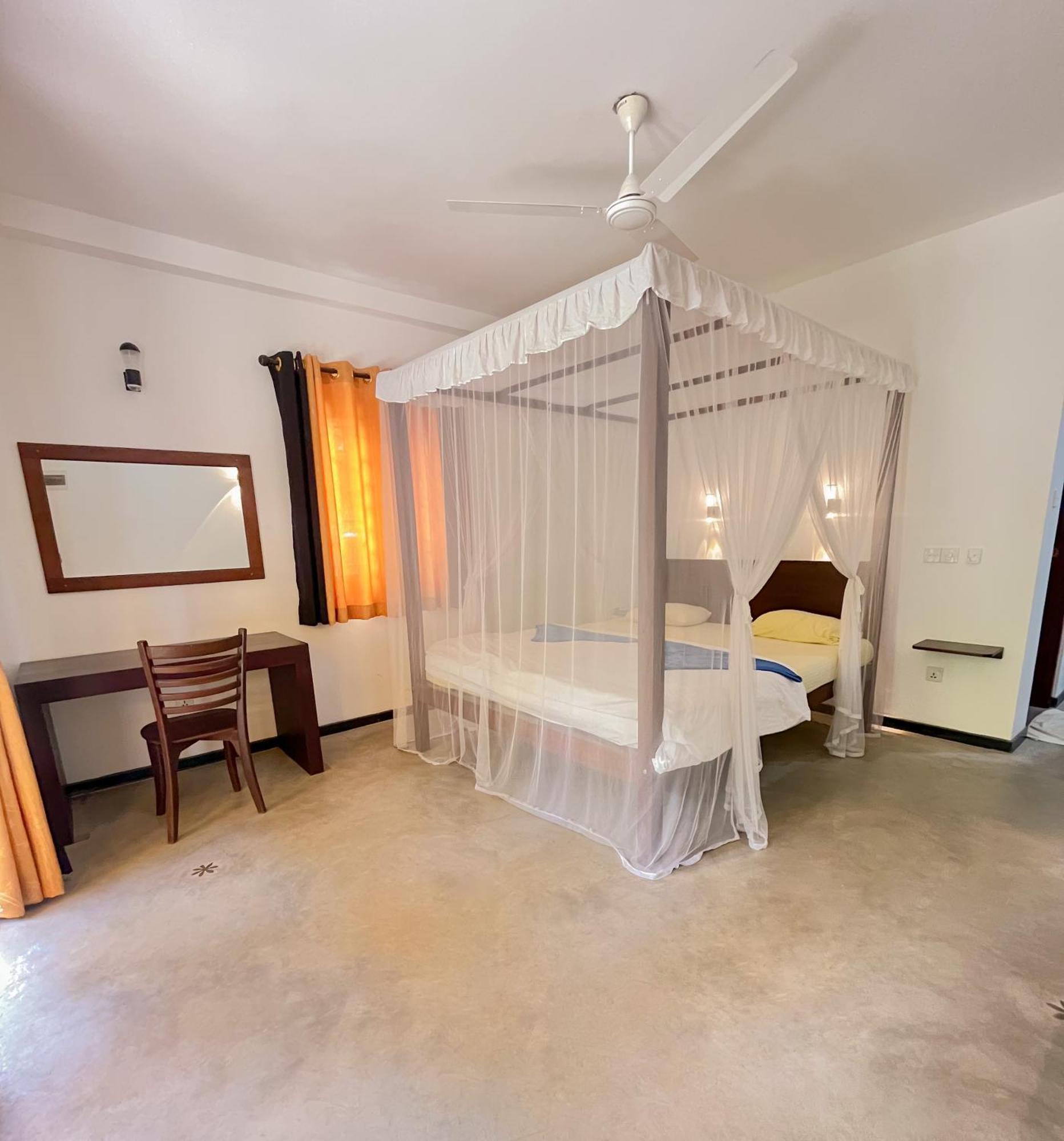 Easy Living Hotel Hikkaduwa Ngoại thất bức ảnh