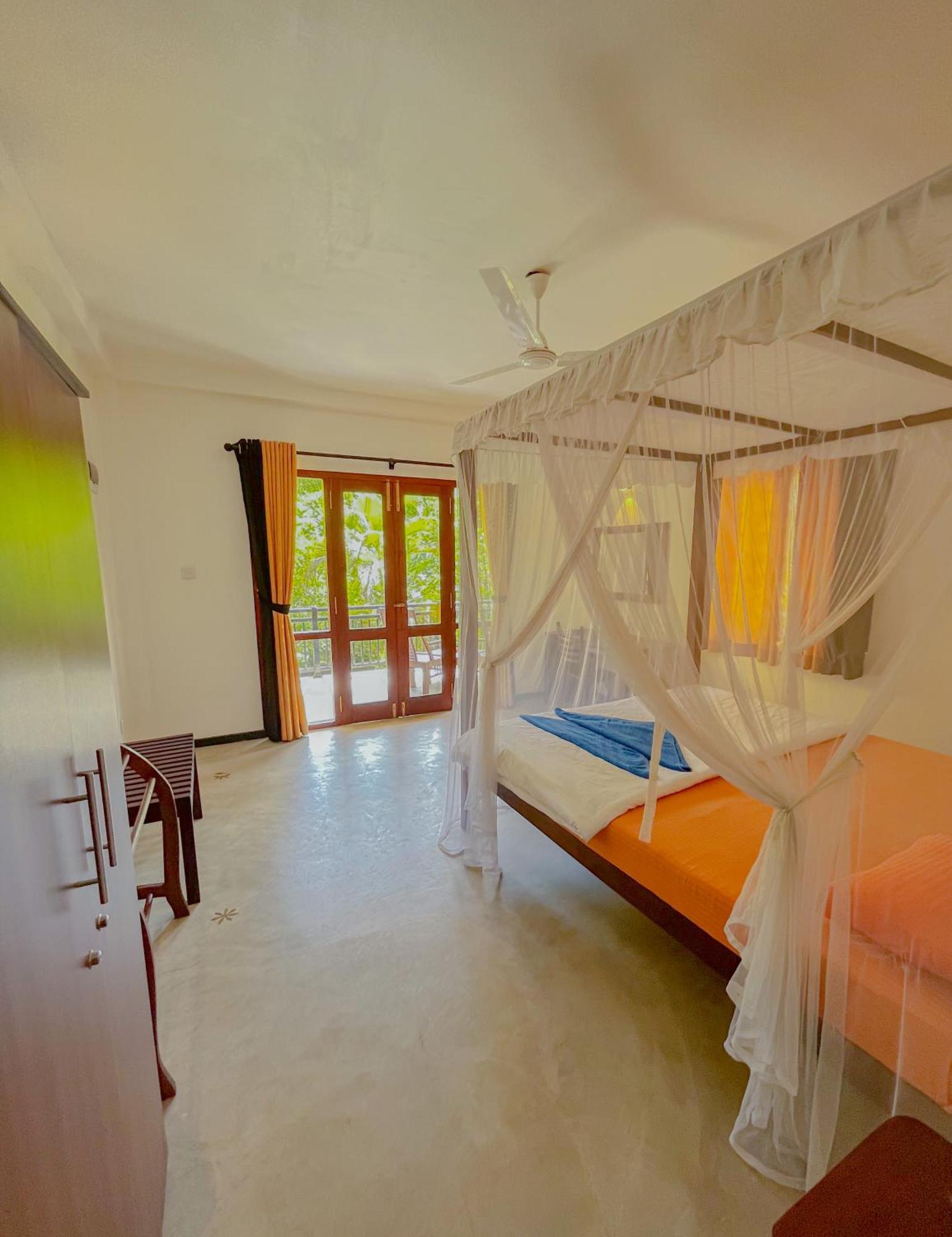 Easy Living Hotel Hikkaduwa Ngoại thất bức ảnh